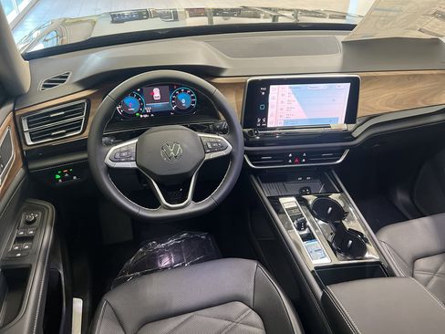 New 2026 Volkswagen Atlas SE image 7