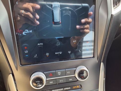 Used 2024 Ford Edge SEL AWD/4WD image 12