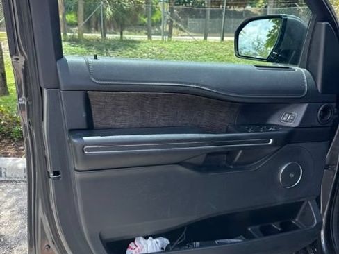 Used 2019 Ford Expedition Limited w/ Equipment Group 301A RWD image 7