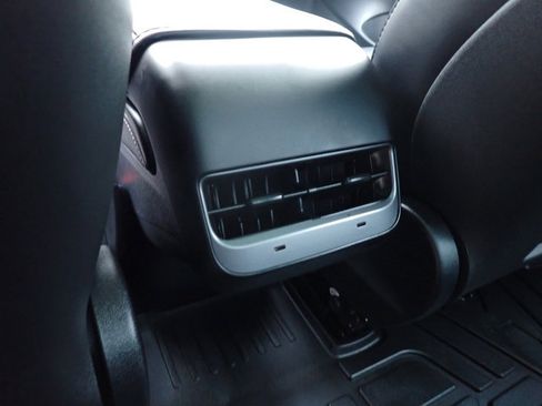 Used 2023 Tesla Model 3 Standard Range image 19