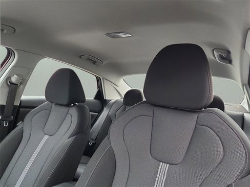 Certified 2023 Hyundai Elantra SE image 11