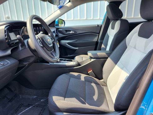 Used 2026 Chevrolet Trax LS w/ LS Convenience Package FWD image 16