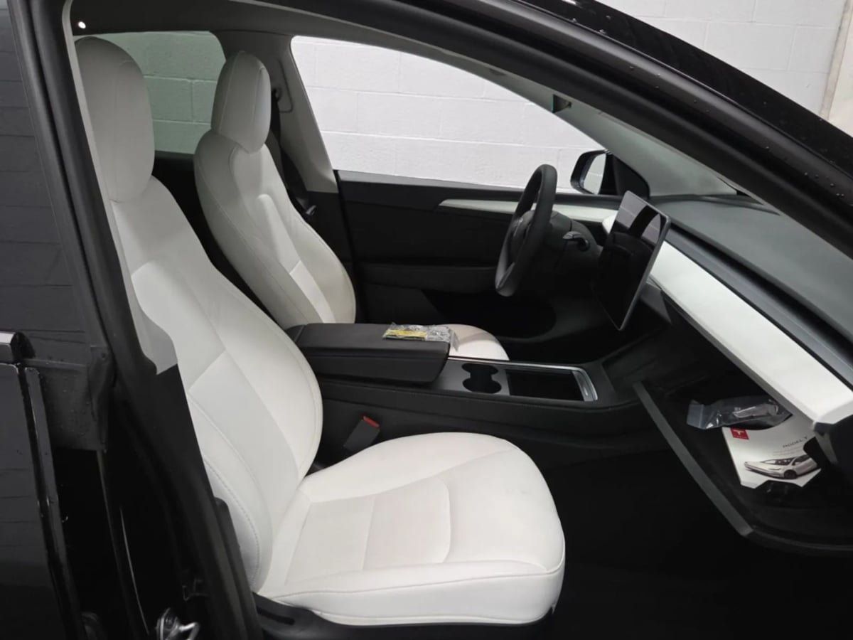 Used 2023 Tesla Model Y Long Range AWD/4WD image 3