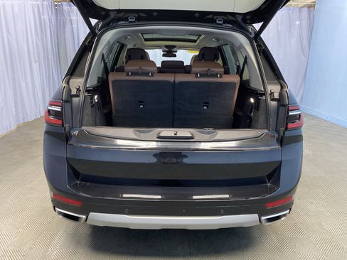 Used 2023 BMW X7 xDrive40i w/ Parking Assistance Package image 38