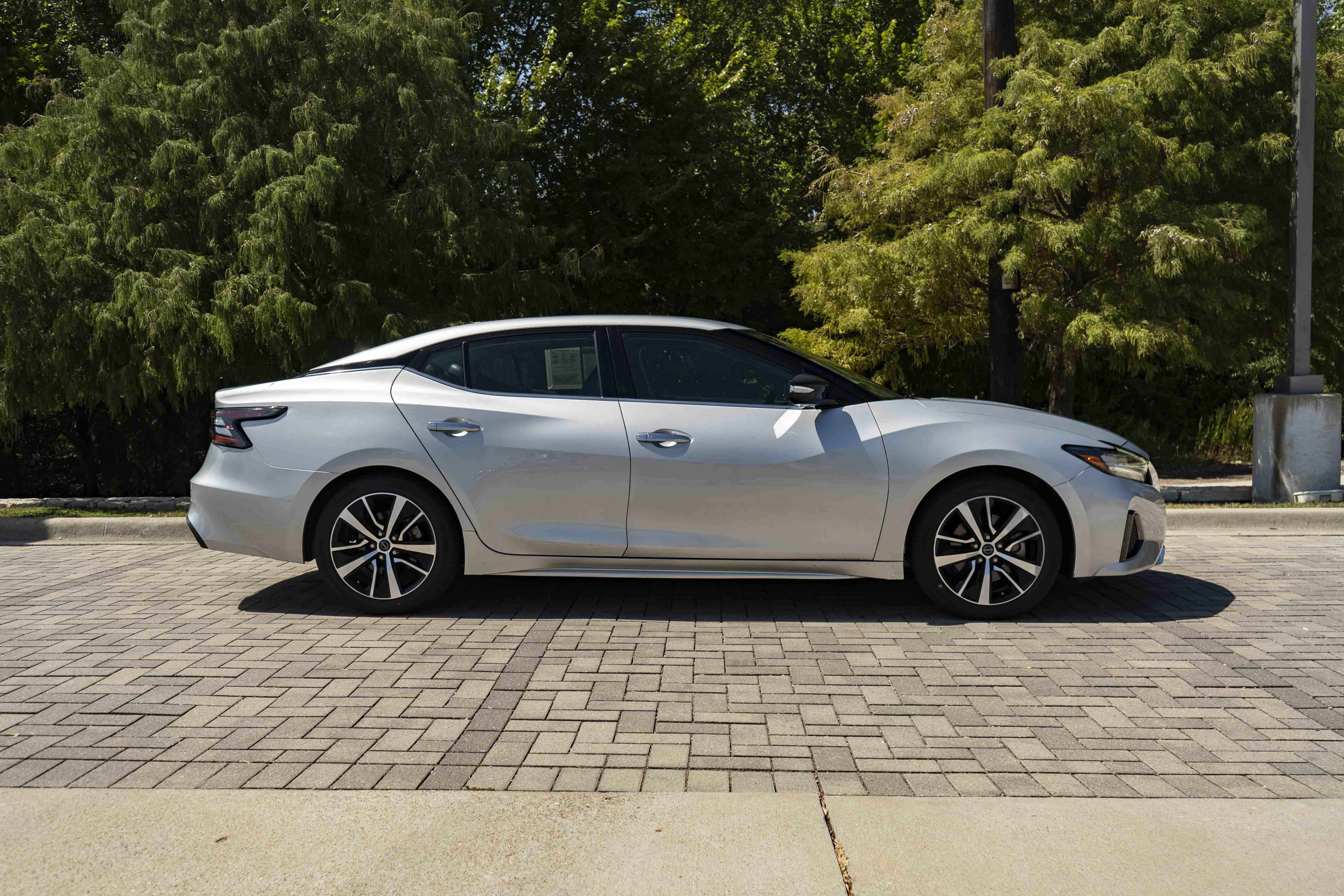 Used 2023 Nissan Maxima SV w/ Floor Mat Group FWD image 9