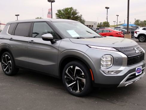 Used 2024 Mitsubishi Outlander SE image 12