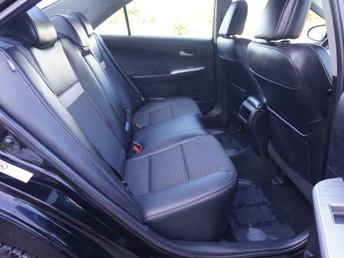Used 2012 Toyota Camry SE FWD image 11