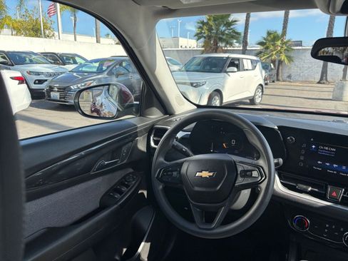 Used 2025 Chevrolet TrailBlazer LT FWD image 33