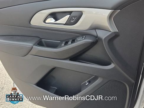 Used 2023 Chevrolet Traverse LT FWD image 31