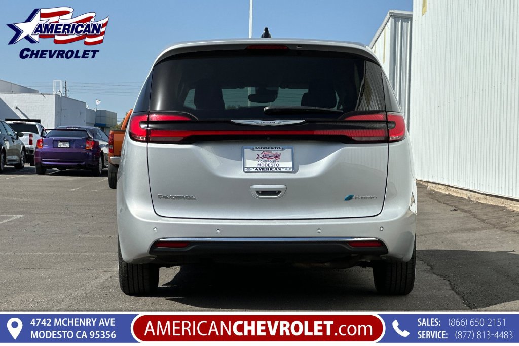 Used 2023 Chrysler Pacifica Touring-L FWD image 5