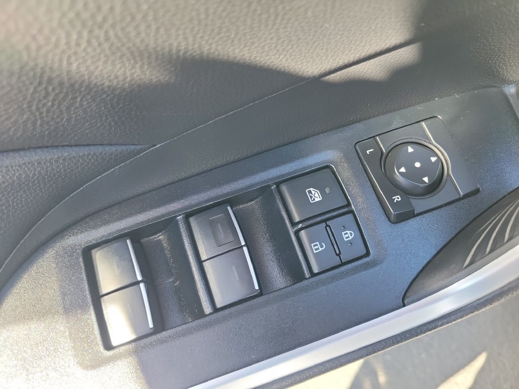 Used 2025 Toyota RAV4 XLE AWD/4WD image 22