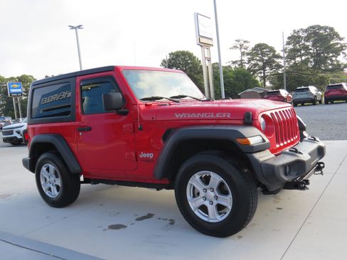 Used 2019 Jeep Wrangler Sport AWD/4WD image 6