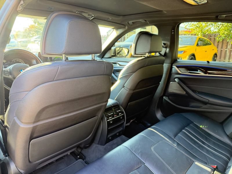 Used 2018 BMW M550i xDrive AWD/4WD image 18