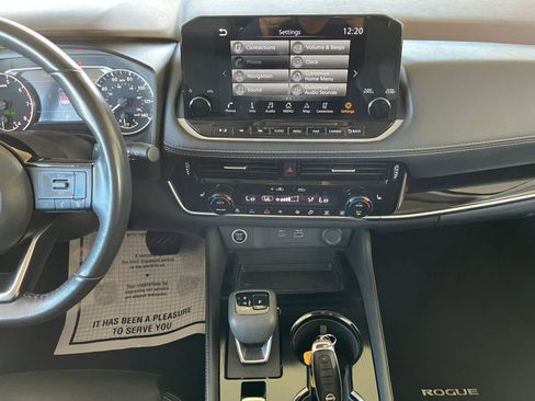 Used 2023 Nissan Rogue SL w/ SL Premium Package image 18