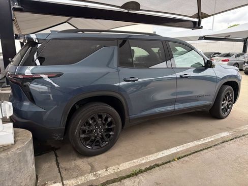 Used 2024 Chevrolet Traverse LT w/ Midnight/Sport Edition FWD image 3