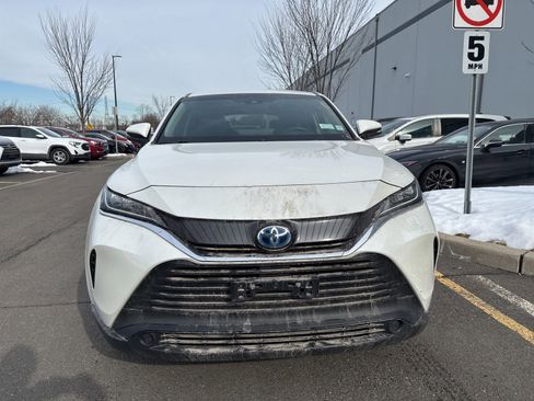 Used 2021 Toyota Venza LE image 2