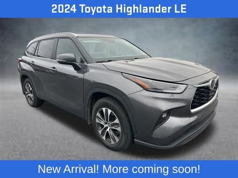 Used 2024 Toyota Highlander LE image 2