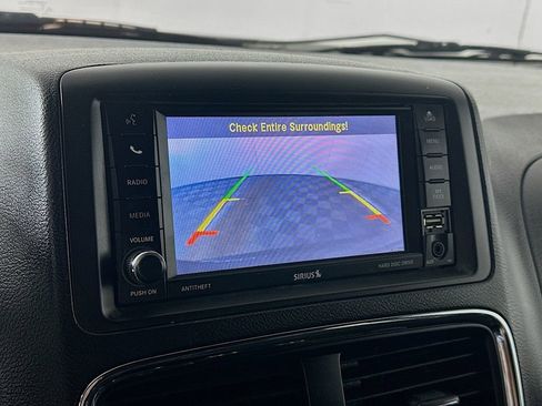 Used 2018 Dodge Grand Caravan SE FWD image 19