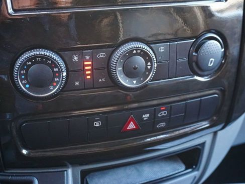 Used 2014 Mercedes-Benz Sprinter 2500 image 23