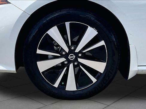 Used 2021 Nissan Altima 2.5 SV w/ SV Premium Package FWD image 11