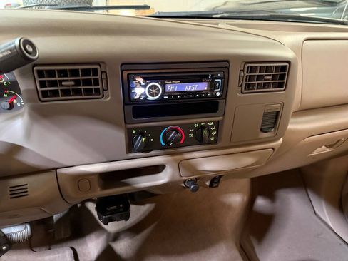 Used 2004 Ford F450 2WD Crew Cab Super Duty image 22
