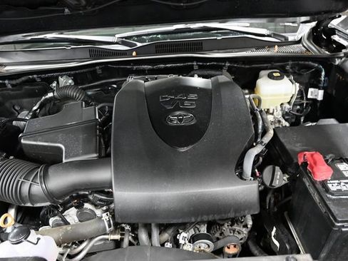 Used 2022 Toyota Tacoma TRD Off-Road image 31