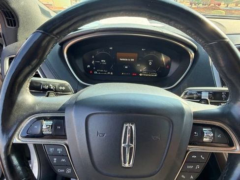 Used 2019 Lincoln Nautilus Reserve FWD image 11