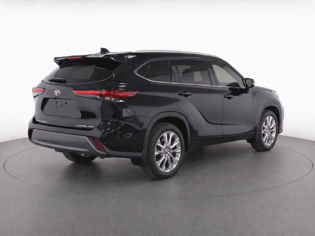 Used 2024 Toyota Highlander Limited AWD/4WD image 3