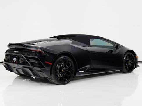 Used 2021 Lamborghini Huracan EVO RWD image 4