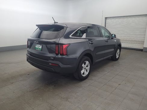 Used 2023 Kia Sorento LX image 9