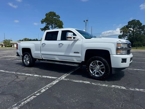 Used 2015 Chevrolet Silverado 2500 High Country w/ Duramax Plus Package AWD/4WD image 4