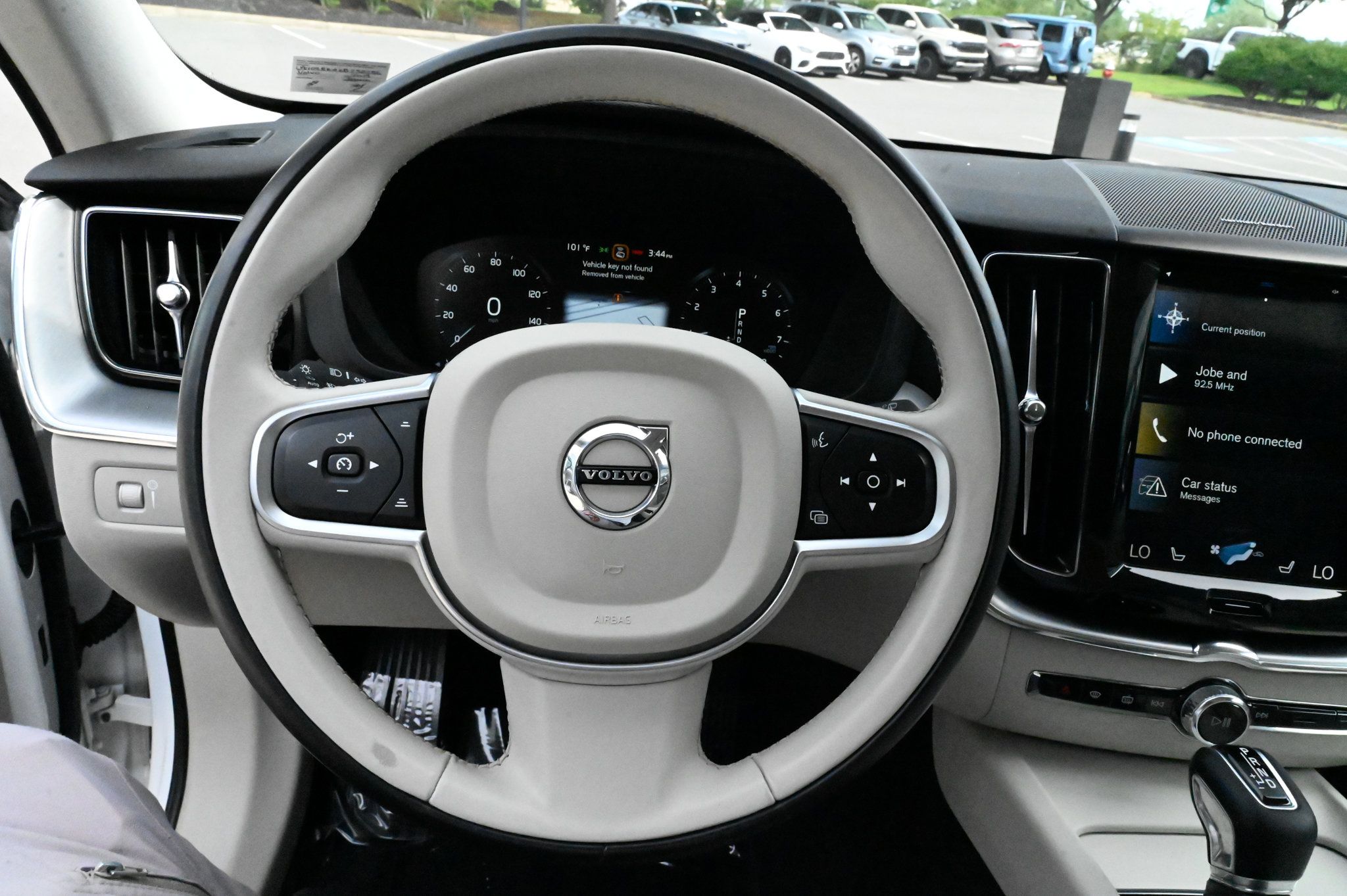 Used 2019 Volvo XC60 T5 Momentum w/ Multimedia Package AWD/4WD image 24