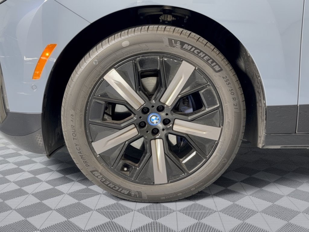 Used 2024 BMW iX xDrive50 w/ Sport Package AWD/4WD image 13