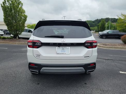 Certified 2025 Honda Pilot Touring image 5