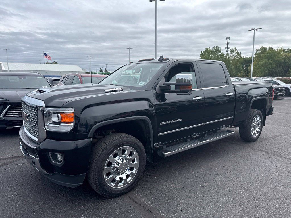 Used 2017 GMC Sierra 2500 Denali w/ Duramax Plus Package AWD/4WD image 4