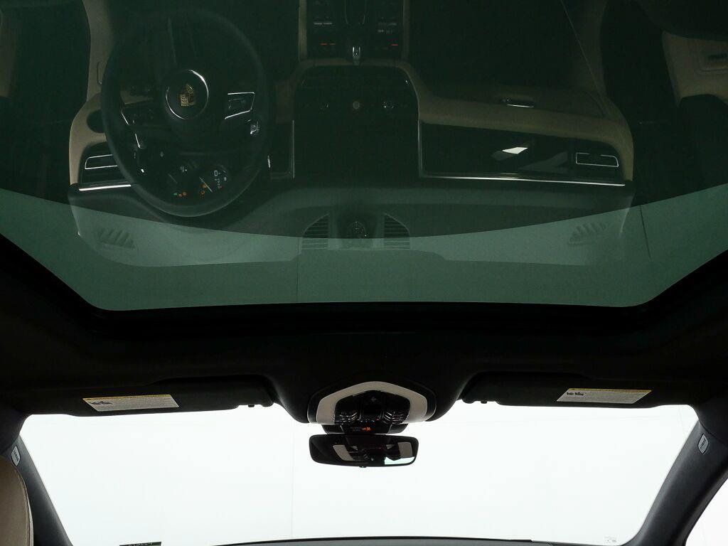 Certified 2026 Porsche Macan AWD/4WD image 20