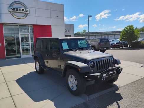 Used 2018 Jeep Wrangler Unlimited Sport S AWD/4WD image 3