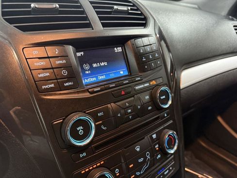 Used 2017 Ford Explorer XLT AWD/4WD image 18
