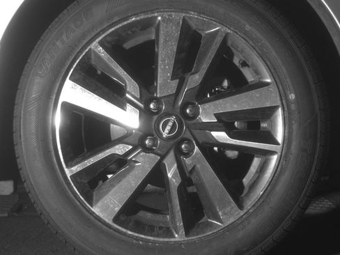 Used 2025 Nissan Versa SV FWD image 13