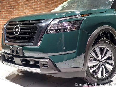 Used 2023 Nissan Pathfinder SL image 4