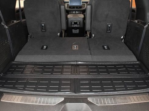 Used 2022 Chevrolet Tahoe RST w/ Sport Performance Package AWD/4WD image 15