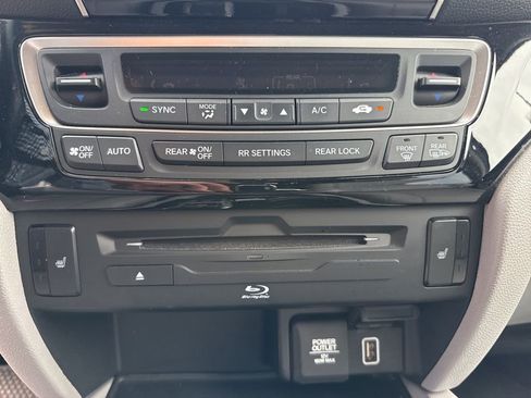 Used 2021 Honda Pilot Touring image 15