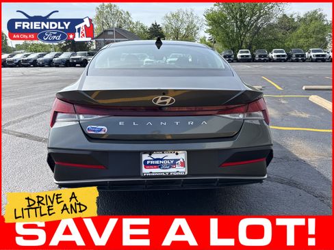 Used 2024 Hyundai Elantra SEL FWD image 6