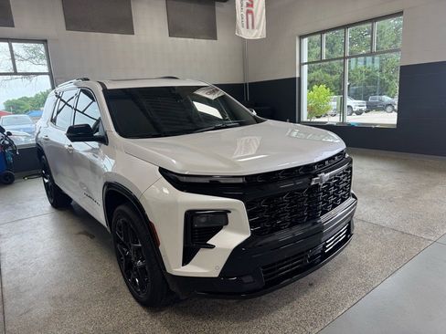 Used 2024 Chevrolet Traverse RS w/ LPO, Floor Liner Package image 3