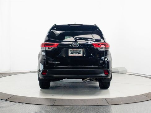 Used 2017 Toyota Highlander SE FWD image 11
