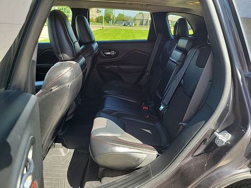 Used 2015 Jeep Cherokee Trailhawk w/ Comfort/Convenience Group AWD/4WD image 11