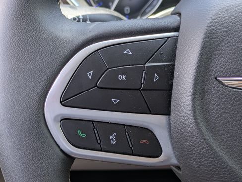 Used 2022 Chrysler Pacifica Limited FWD image 21