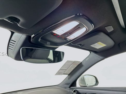 Used 2025 Volvo XC40 B5 Core image 18