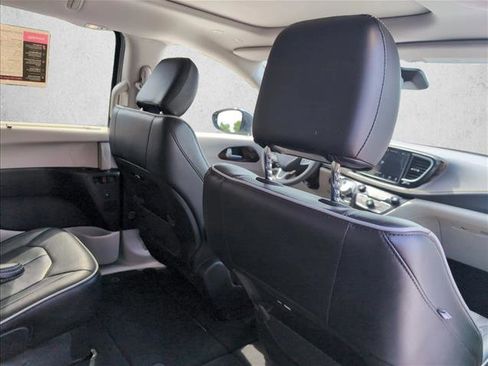 Used 2024 Chrysler Pacifica Limited FWD image 22