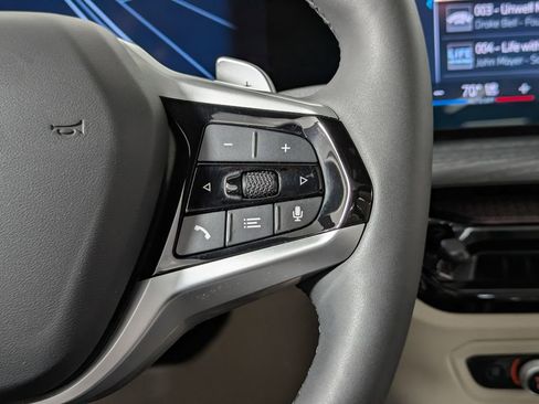 Used 2025 BMW 330i xDrive Sedan w/ M Sport Package image 30